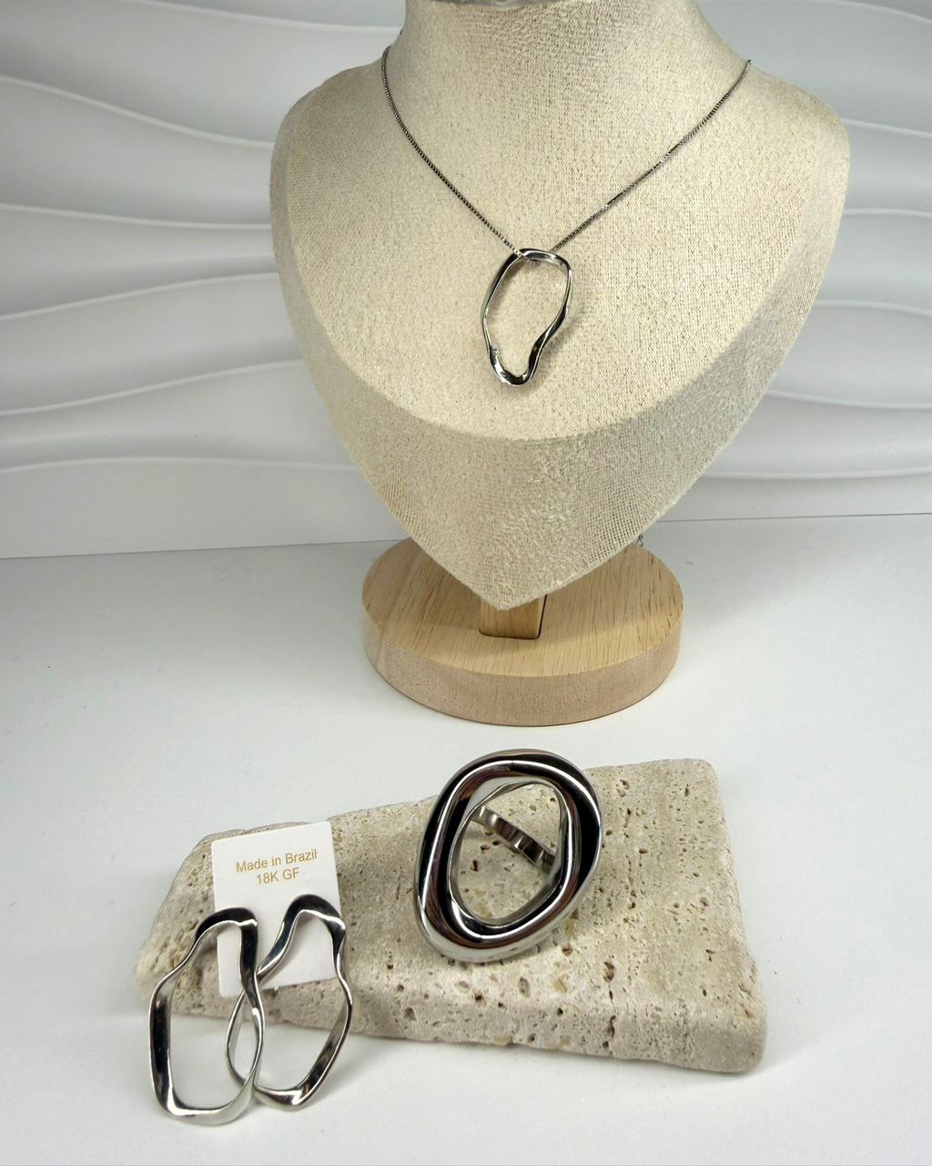 Zane oval hoop earrings