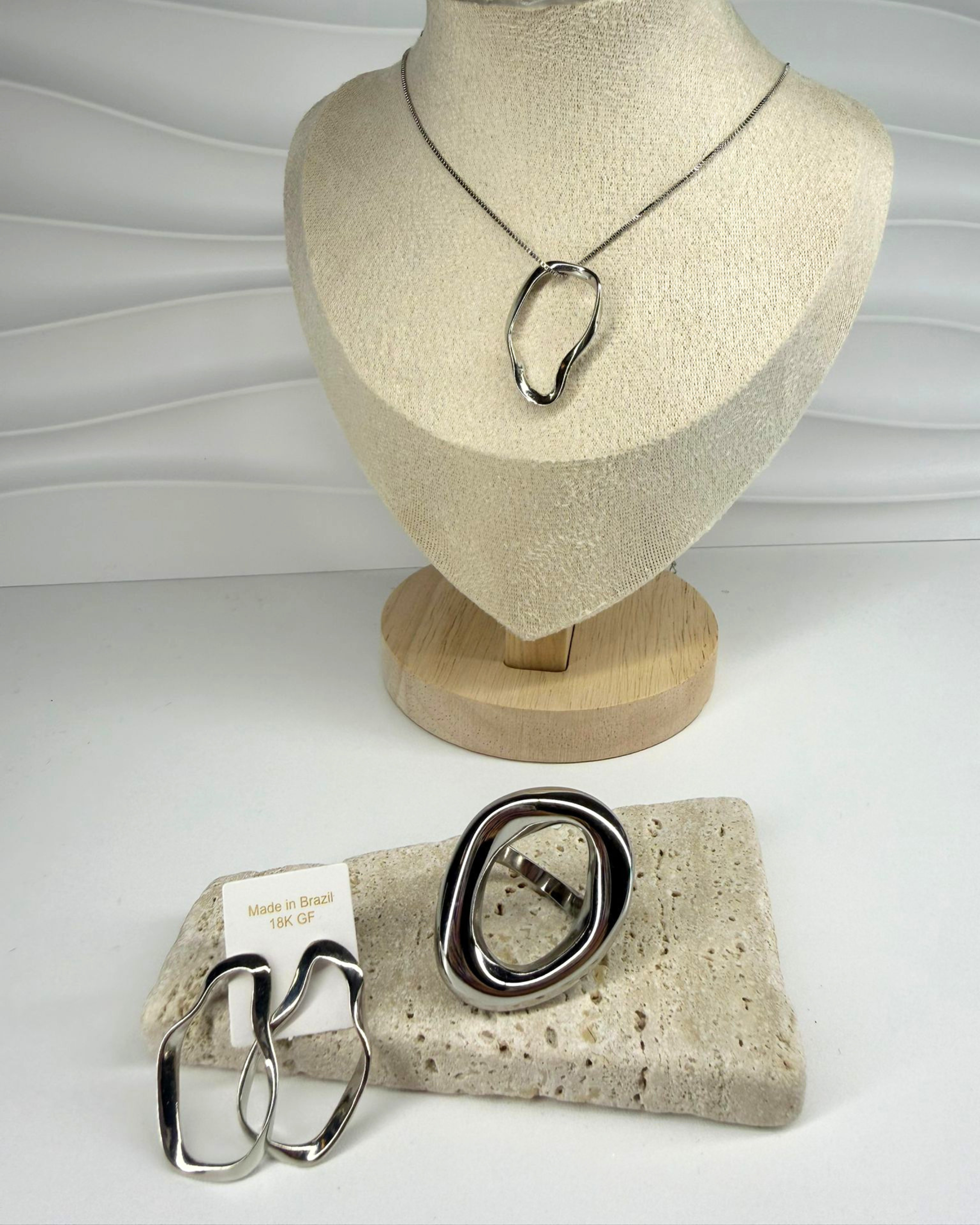 Zane oval hoop earrings