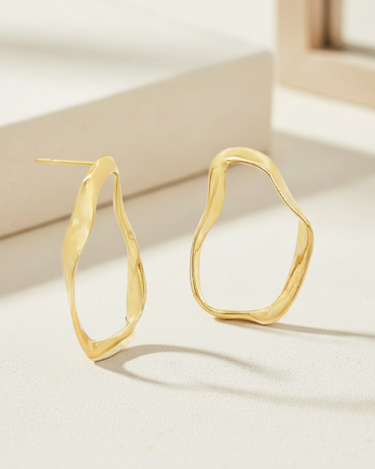 Zane oval hoop earrings